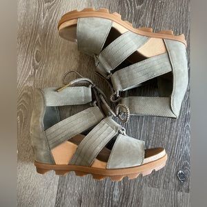 Sorel Joanie II Lace Wedge Sandal in Sage Green, size 10
